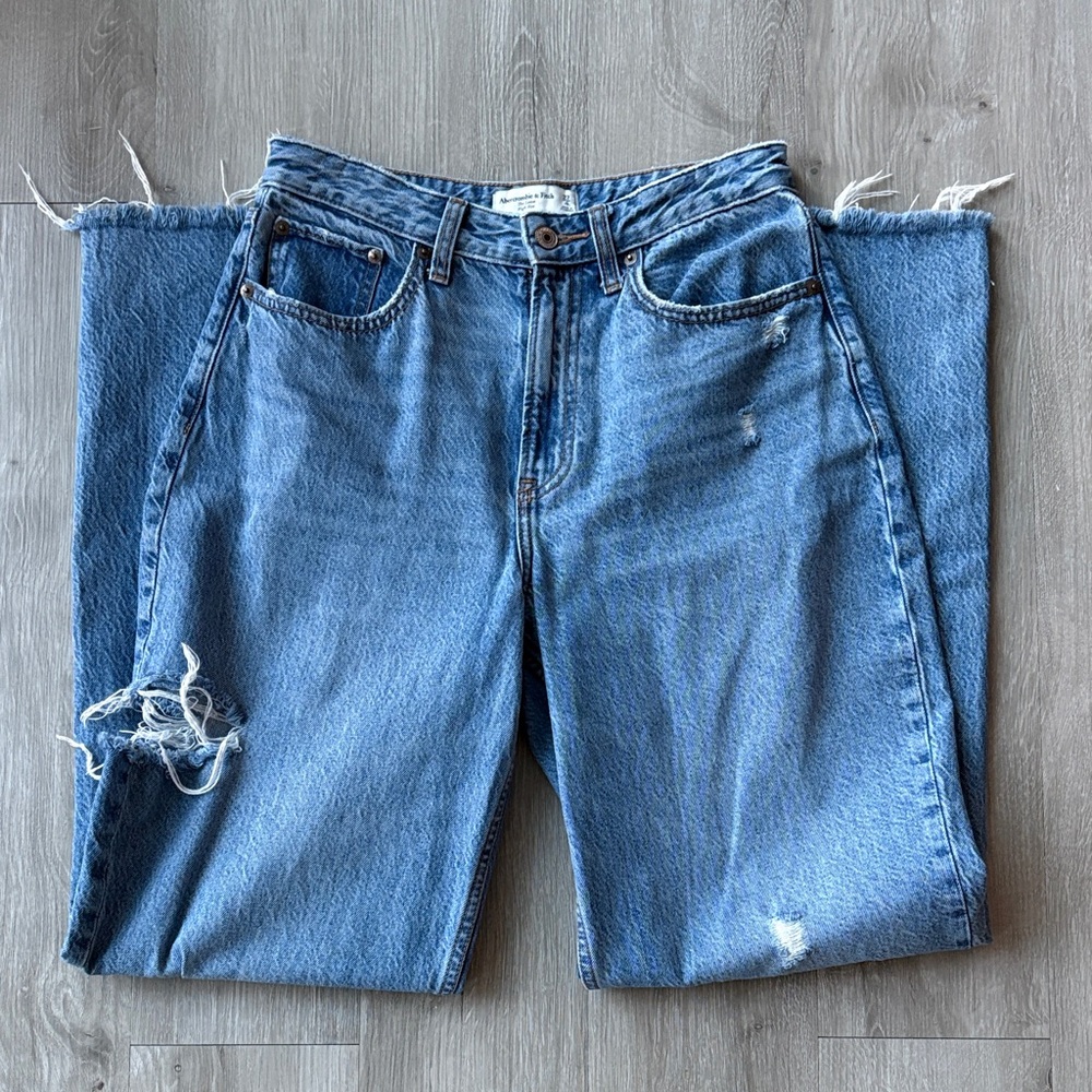 Abercrombie & Fitch Loose High Rise Jeans